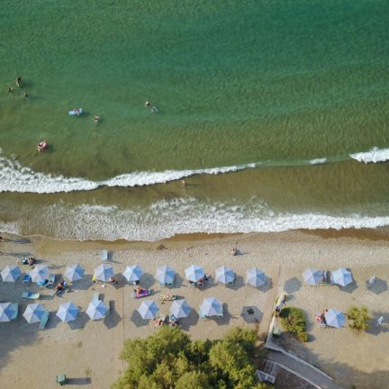 Strand van Samian Mare Hotel Suites & Spa in Karlovassi, Samos