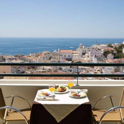 Uitzicht tijdens het ontbijt van Cerro Mar Garden in Albufeira, Portugal