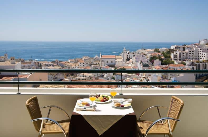 Uitzicht tijdens het ontbijt van Cerro Mar Garden in Albufeira, Portugal