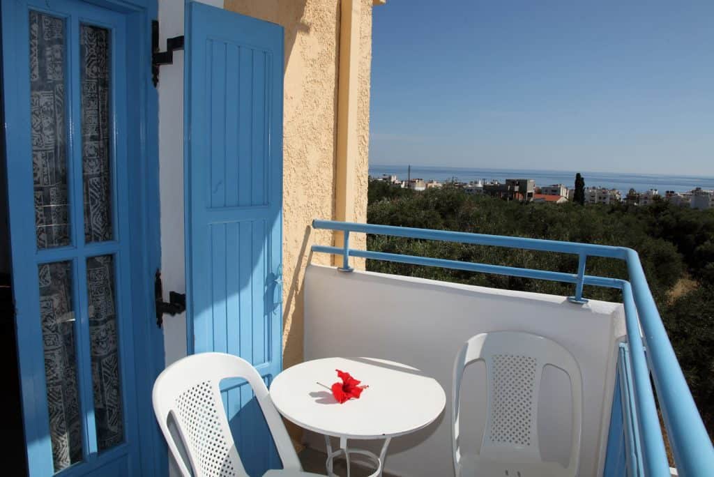 Balkon van Appartementen Mareva in Chersonissos, Kreta