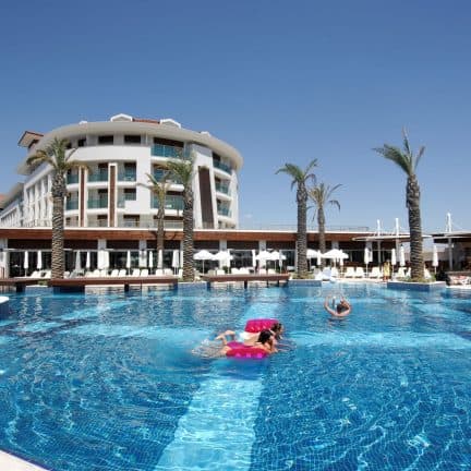 Zwembad van Evren Beach Resort in Side, Turkije