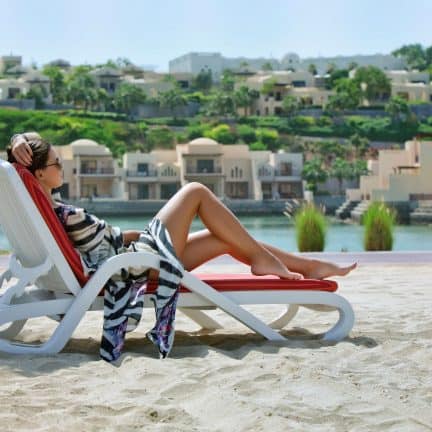 Strand van Hotel The Cove Rotana in Ras Al-Khaimah, Verenigde Arabische Emiraten
