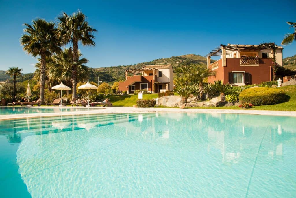 Zwembad van Alcantara Resort in Giardini Naxos, Sicilië