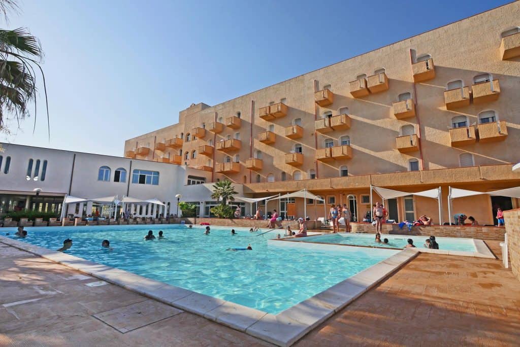 Zwembad van Eloro Hotel in Lido di Noto, Sicilië