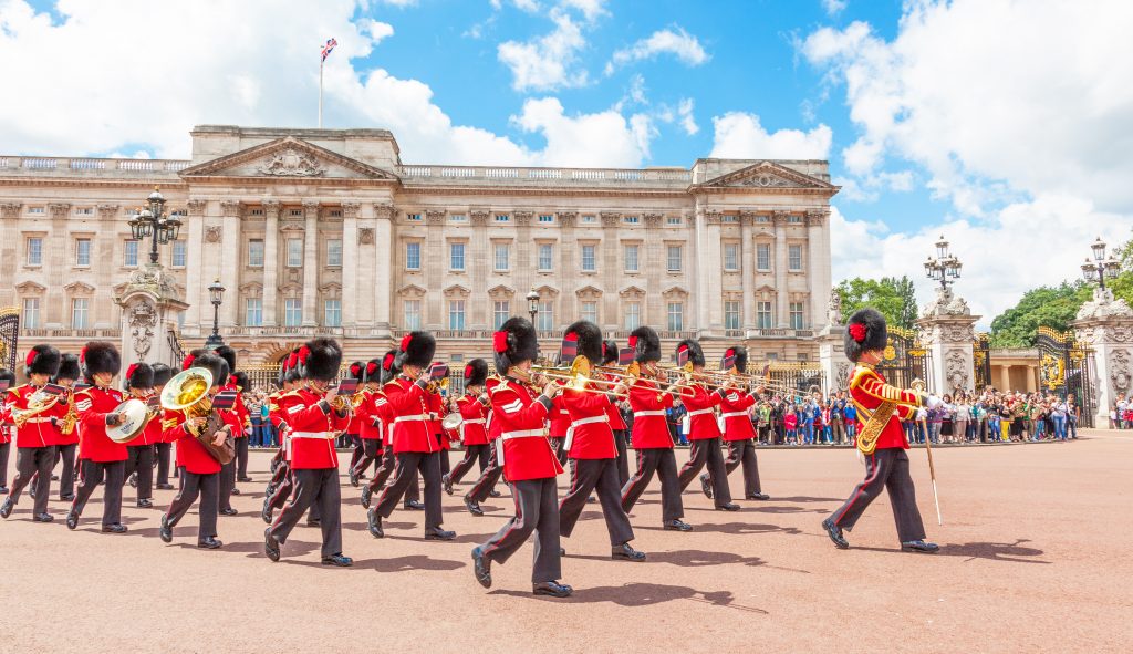 Wisseling van de wacht bij Buckingham Palace in Londen, Engeland
