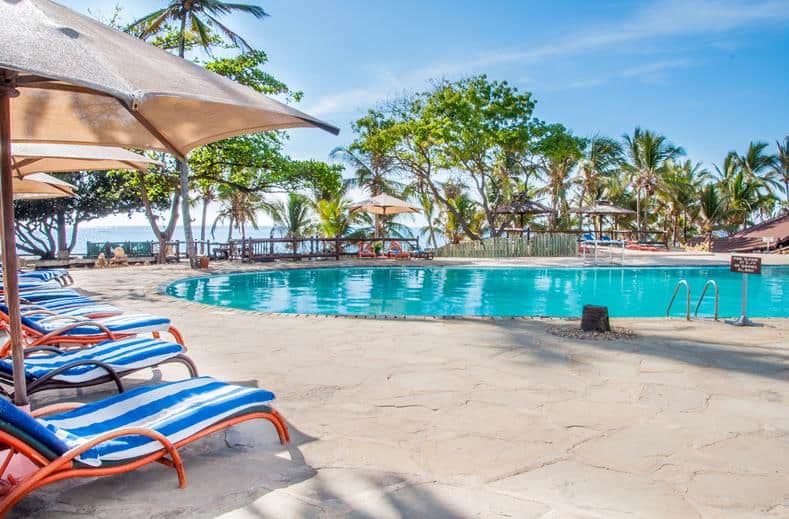 Zwembad van Amani Tiwi Beach Resort in Mombasa, Kenia