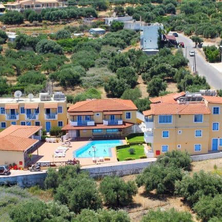 Zwembad van Appartementen Mareva in Chersonissos, Kreta