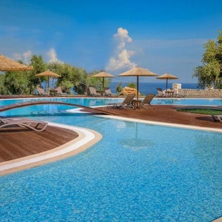 Zwembad van Elegance Luxury Executive Suites in Tsilivi, Zakynthos