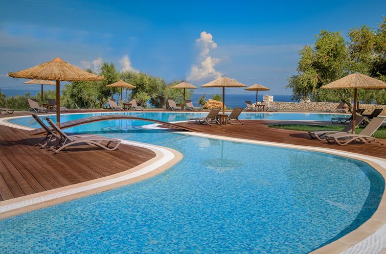 Zwembad van Elegance Luxury Executive Suites in Tsilivi, Zakynthos