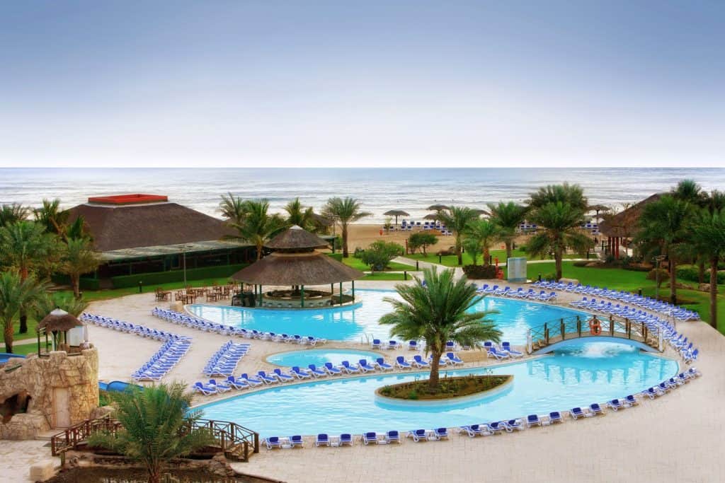 Zwembad Fujairah Rotana Resort en Spa in Al Agah, Fujairah