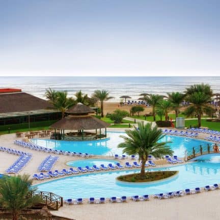 Zwembad Fujairah Rotana Resort en Spa in Al Agah, Fujairah