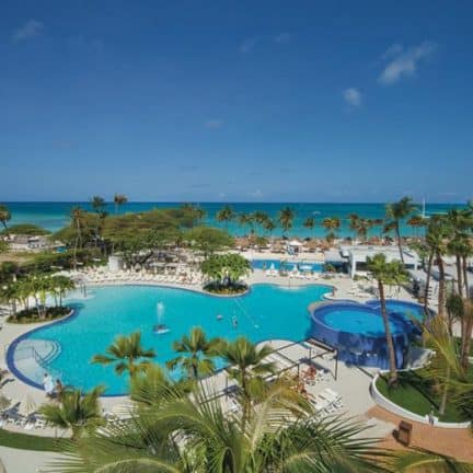 Zwembad van RIU Palace Antillas in Palm Beach, Aruba