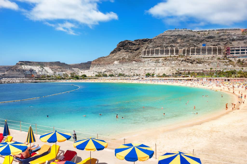 Strand van Playa de Amadores op Gran Canaria