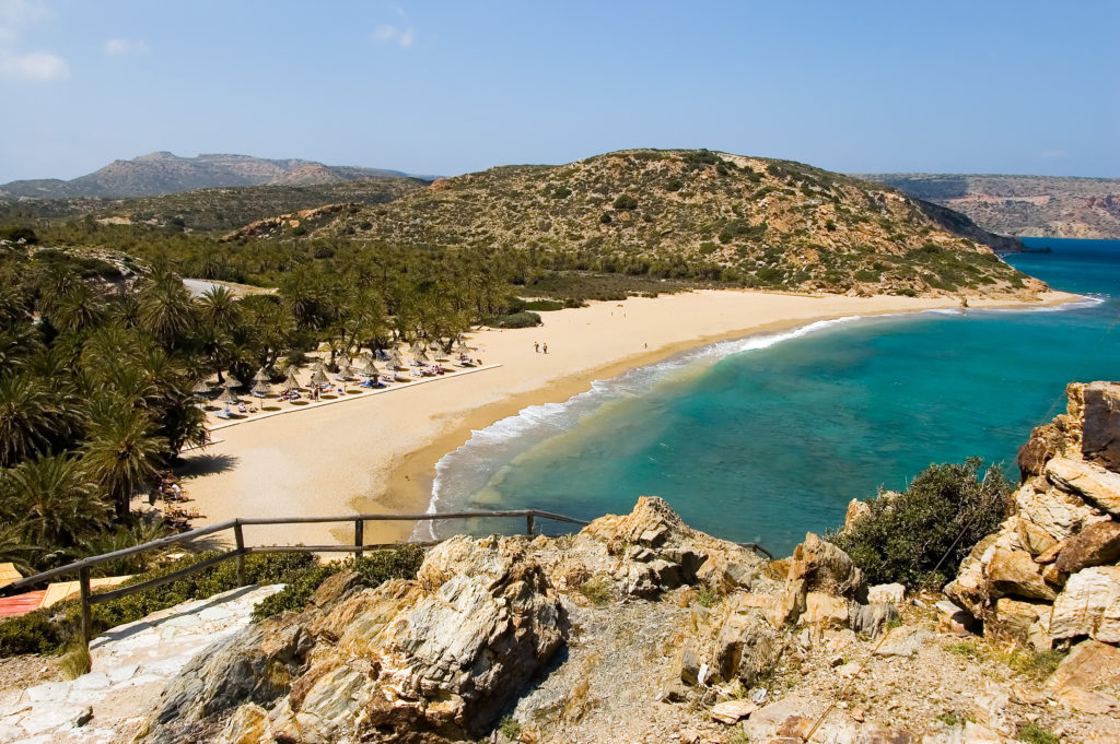Uitzicht over het palmbos en het strand van Vai op Kreta, Griekenland