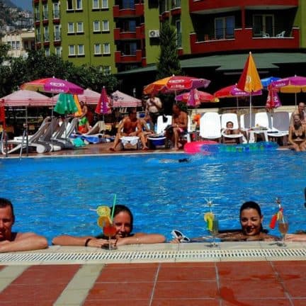 Zwembad van Club Sidar in Alanya, Turkije