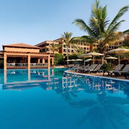 Zwembad van H10 Costa Adeje Palace in Costa Adeje, Tenerife