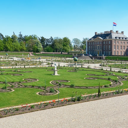 Nederlandse barokke tuin van het Paleis het Loo in Apeldoorn