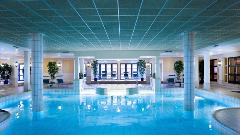 Zwembad van Hotel Heerlickheijd van Ermelo in Ermelo, Gelderland