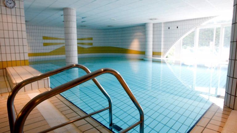 Zwembad van WestCord Hotel Schylge in West-Terschelling, Terschelling