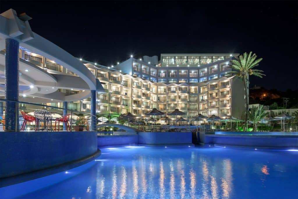 Avond bij Atrium Platinum Resort & Spa in Ixiá, Rhodos, Griekenland