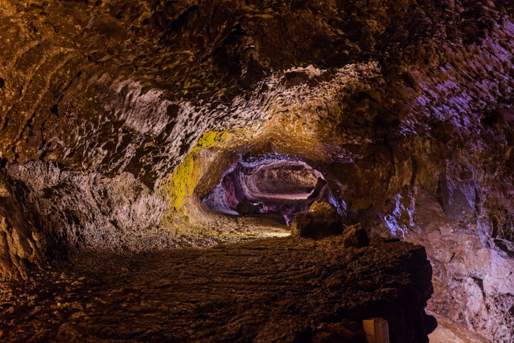 Binnenin een grot van São Vicente op Madeira, Portugal