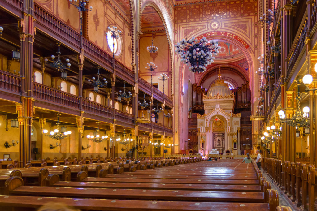 Binnenzijde van de Grote Synagoge in Boedapest, Hongarije