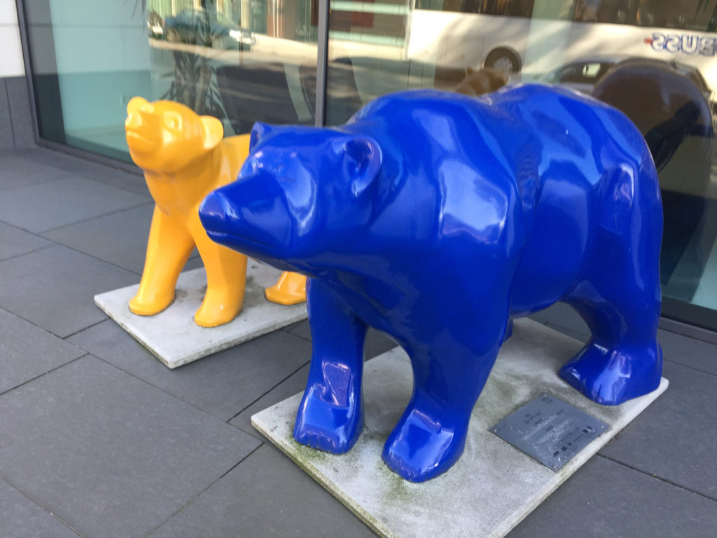 Geel en blauwe Buddy Bears in Berlijn, Duitsland