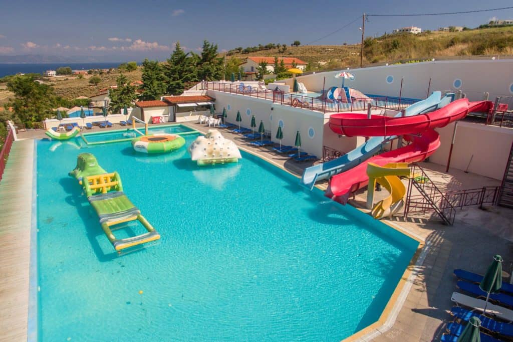 Glijbanen en zwembad van Aegean View Aqua Resort in Kos-Stad, Kos, Griekenland