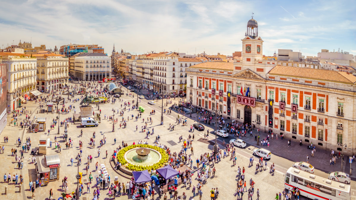 La Puerta del Sol van bovenaf in Madrid, Spanje