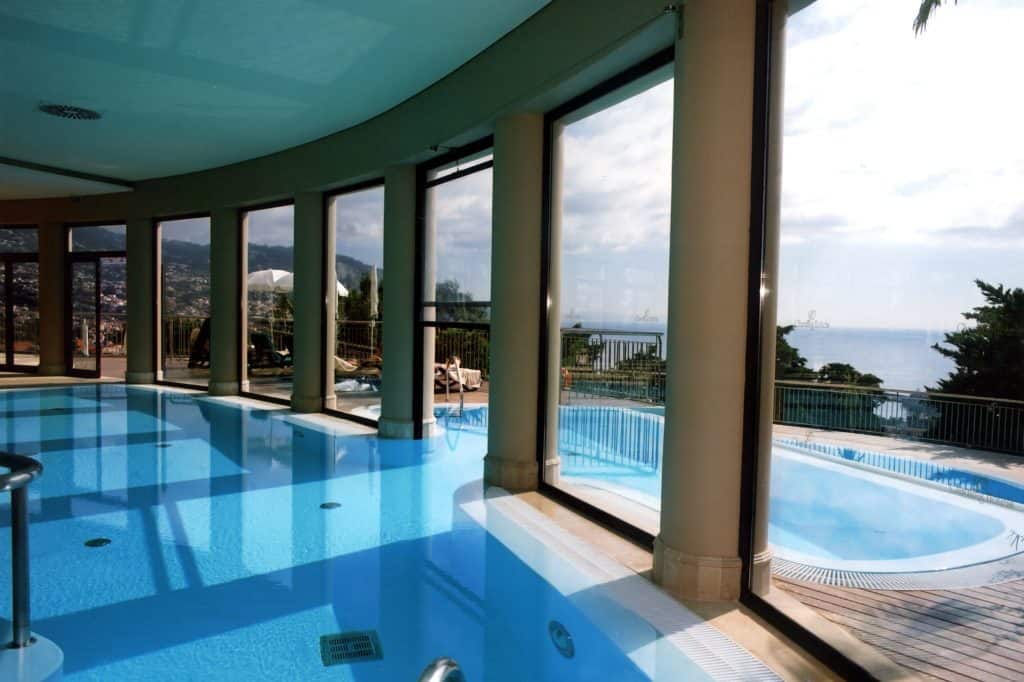 Zwembad van Quinta das Vistas Palace in Funchal, Madeira, Portugal