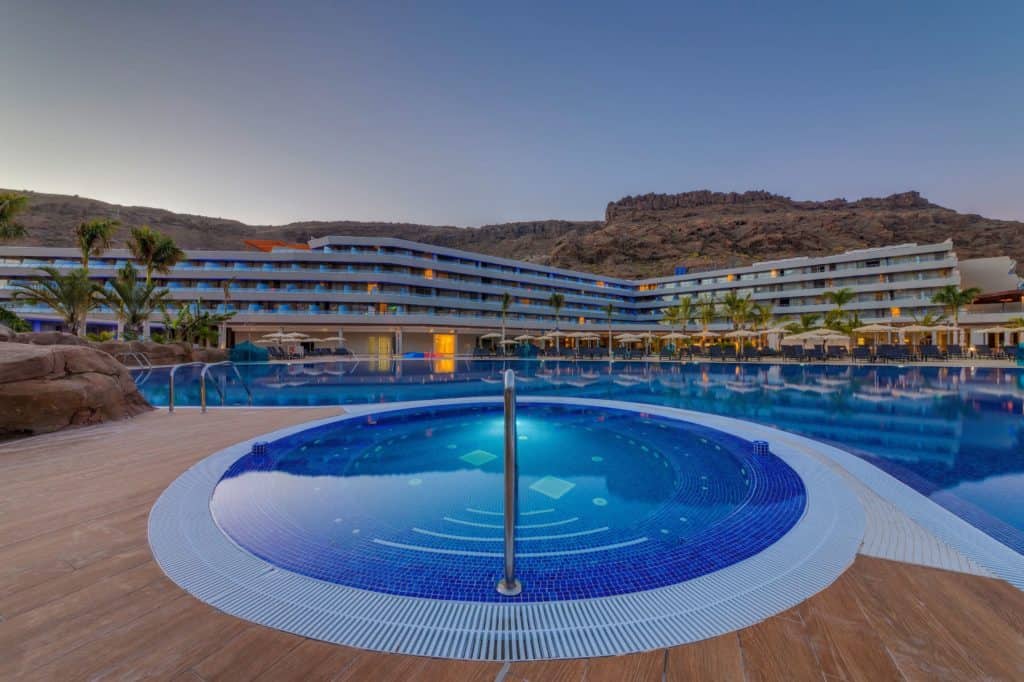Zwembad van Radisson Blu Resort & Spa in Puerto de Mogán, Gran Canaria, Spanje