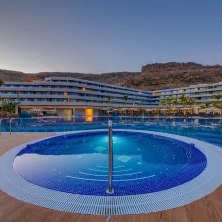 Zwembad van Radisson Blu Resort & Spa in Puerto de Mogán, Gran Canaria, Spanje