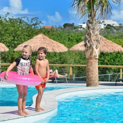 Kinderen van Morena Eco Resort in Jan Thiel Baai, Curaçao, Curaçao