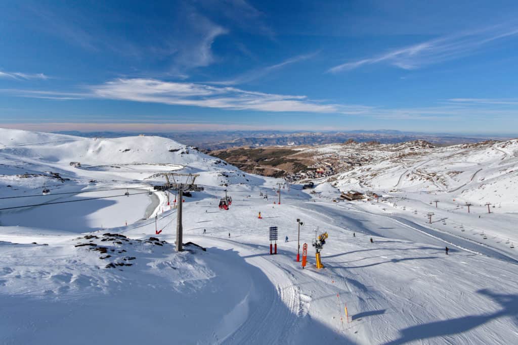 Skiresort in de Sierra Nevada in Andalusie, Spanje