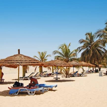 Strand van Sun Beach in Bakau, Western, Gambia