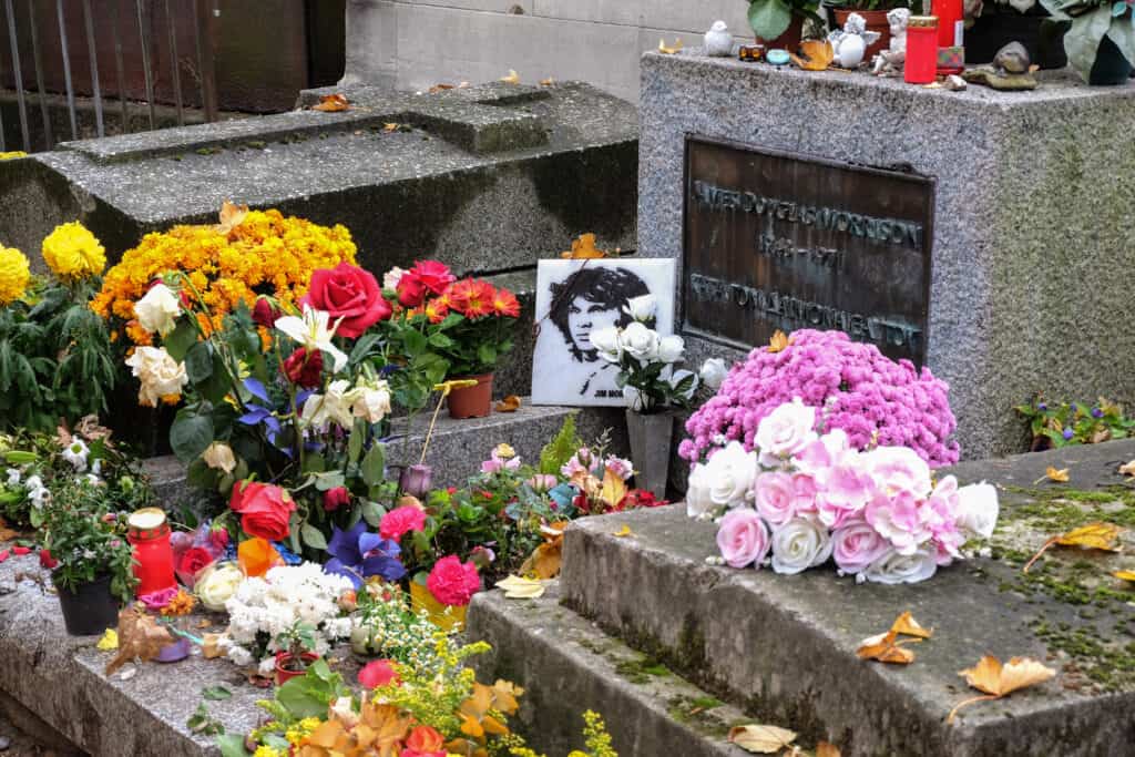 Graf van Jim Morrison op Pere Lachaise in Parijs, Frankrijk