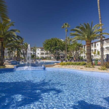 Zwembad van Alcudia Garden Aparthotel in Alcúdia, Mallorca, Spanje