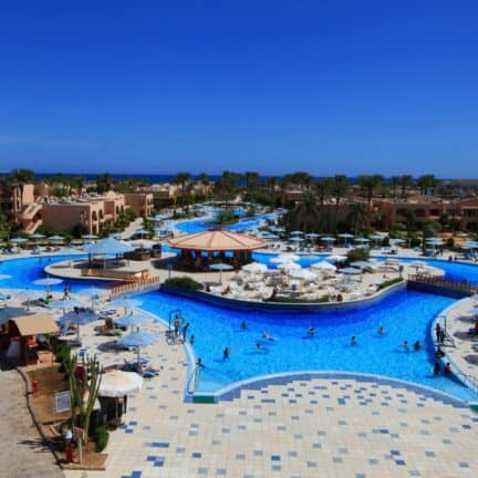 Zwembad van Ali Baba Palace in Hurghada, Rode Zee, Egypte