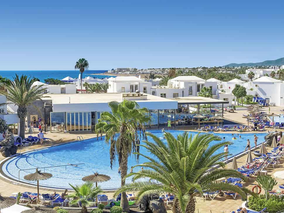 Zwembad van Floresta Aparthotel in Puerto del Carmen, Lanzarote, Spanje