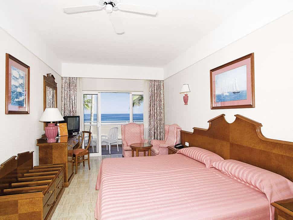 Hotelkamer van RIU Paraiso Lanzarote Resort in Puerto del Carmen, Lanzarote, Spanje