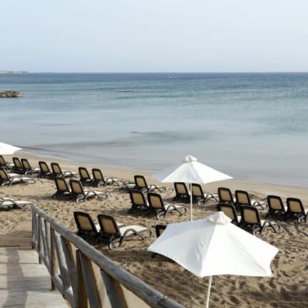 Strand bij Star Beach Village in Chersonissos, Kreta, Griekenland