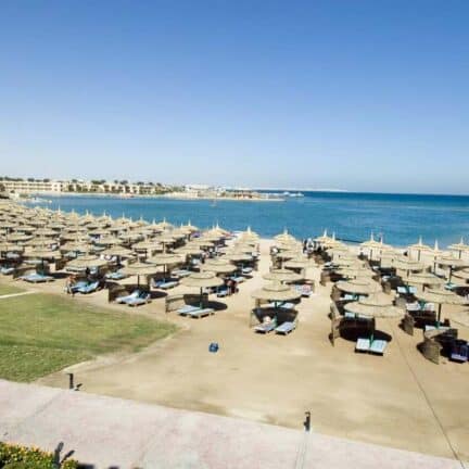 Strand van Sunrise Select Garden Beach Resort in Hurghada, Rode Zee, Egypte