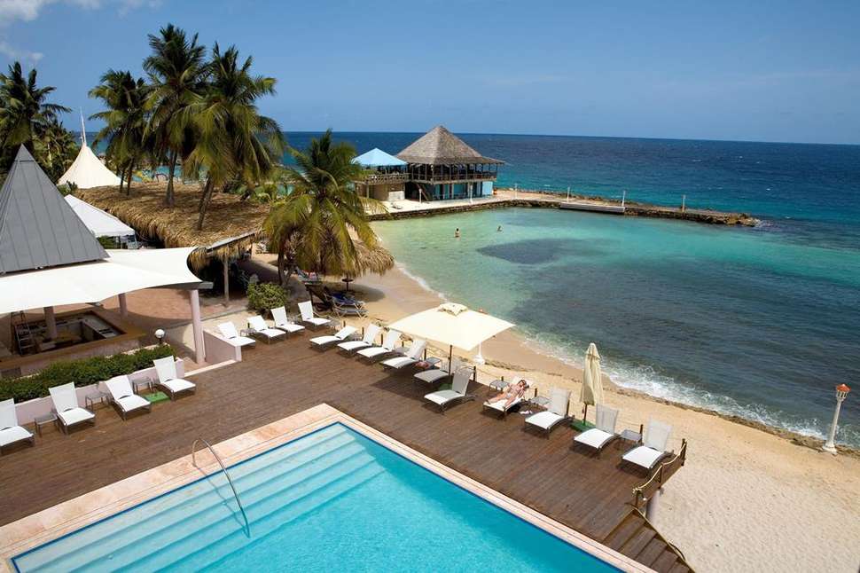 Zwembad van Avila Beach Hotel in Willemstad, Curaçao, Curaçao