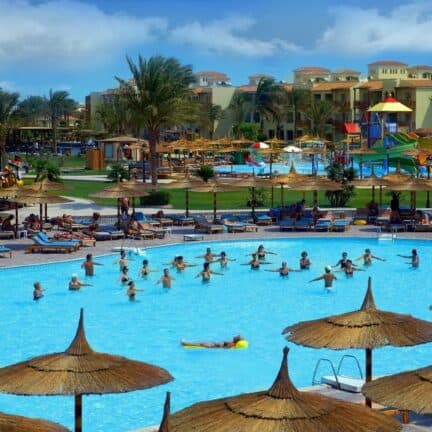 Zwembad van Dana Beach Resort in Hurghada, Rode Zee, Egypte