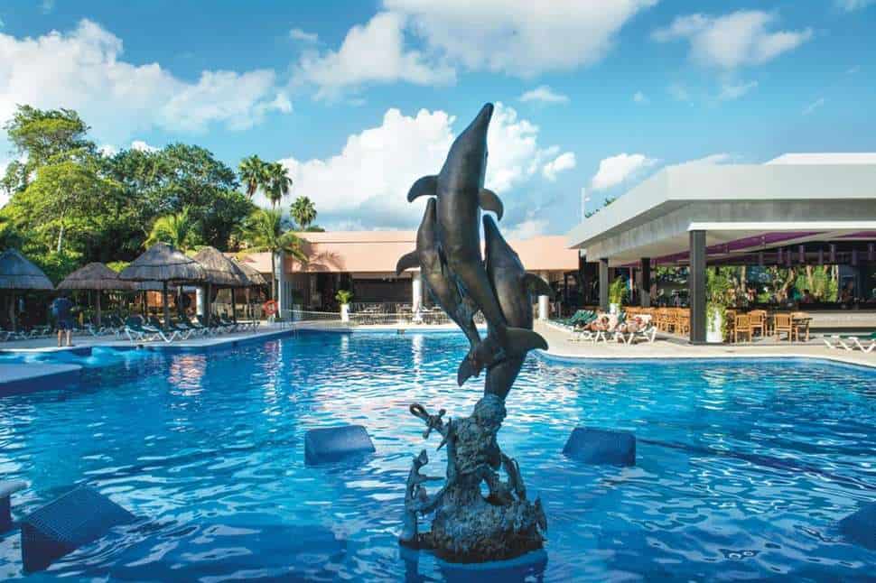 Zwembad van Hotel Riu Lupita in Playa del Carmen, Quintana Roo, Mexico