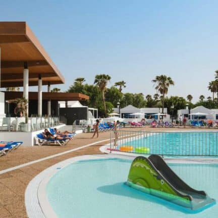 Zwembad van Hyde Park Lane in Puerto del Carmen, Lanzarote, Spanje
