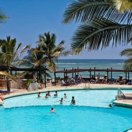 Zwembad van Leopard Beach Resort & Spa in Diani Beach, Kwale, Kenia