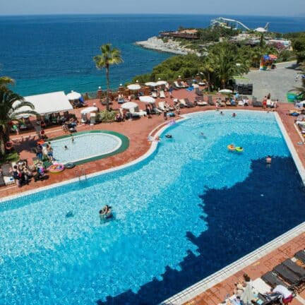 Zwembad van Pine Bay Holiday Resort in Kusadasi, Noord-Egeïsche Kust, Turkije