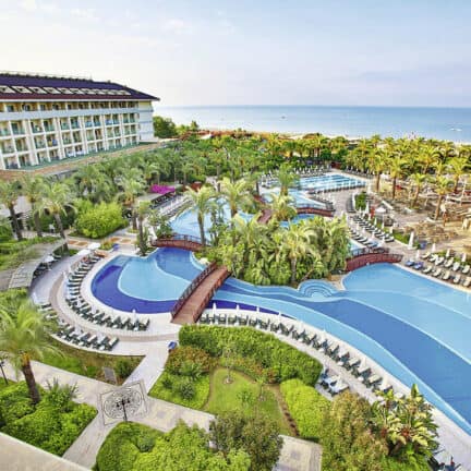 Zwembad van Sunis Kumkoy Beach Resort & Spa in Side, Turkse Rivièra, Turkije