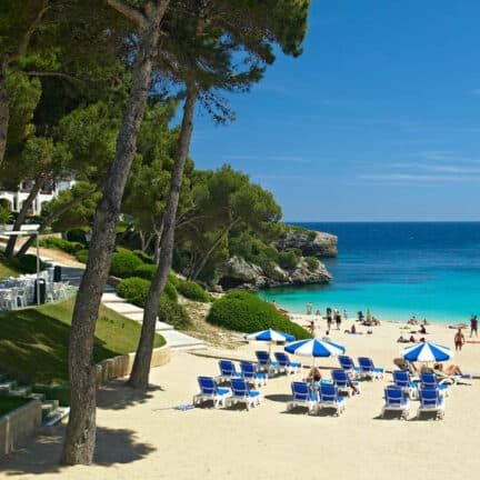 Strand van Inturotel Esmeralda Park in Cala d’Or, Mallorca, Spanje